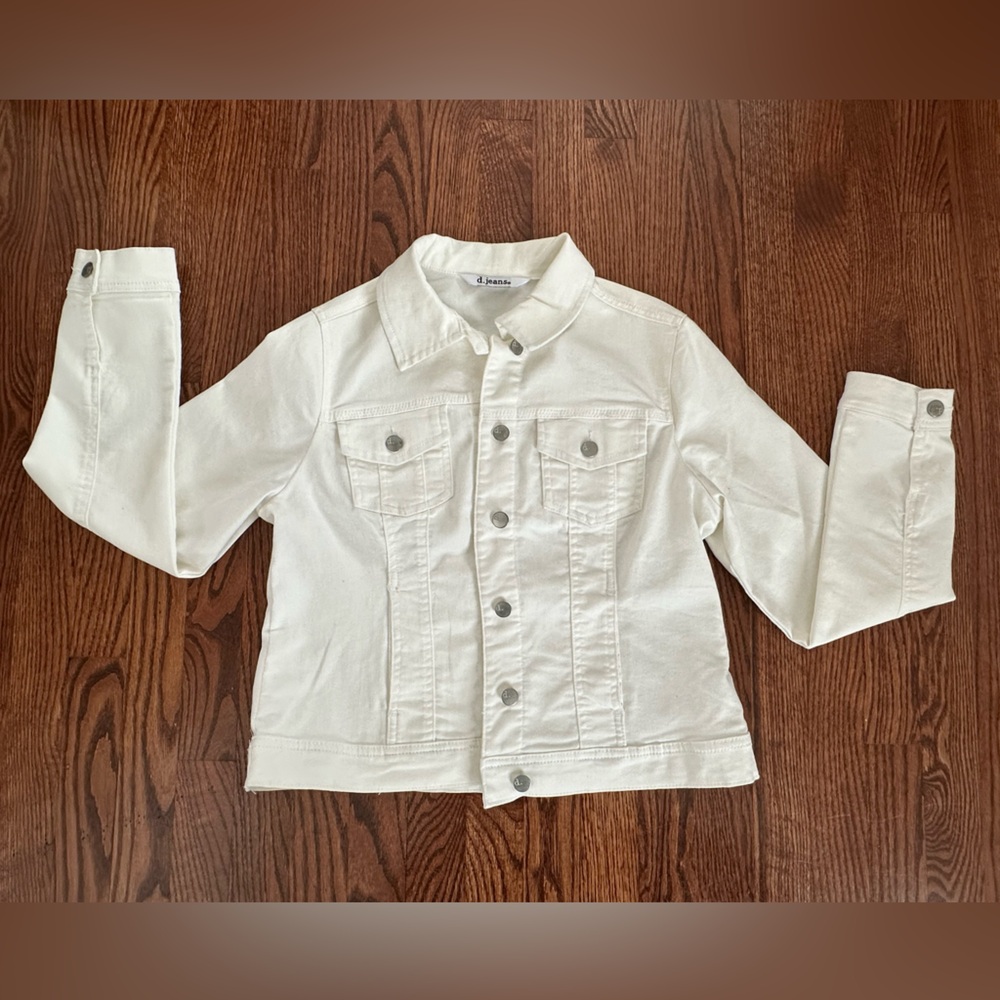 D Jeans White denim jacket. Size Medium